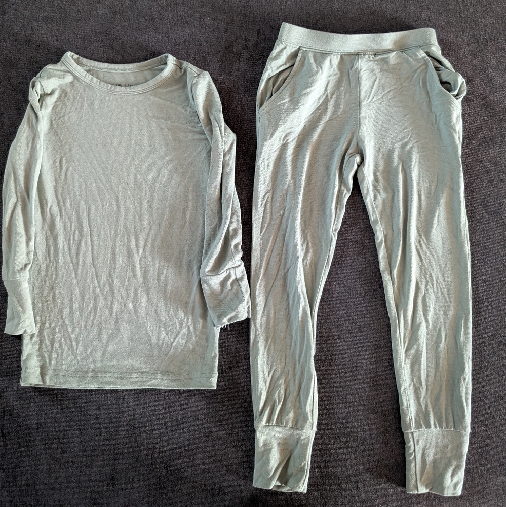 🌼2/$30🌼 Little Folks Bamboo Sage Green Pajamas